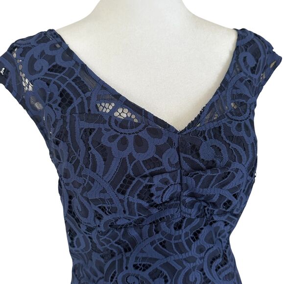 LILLY PULITZER Rosaline About Face Lace Dress Size 6 Blue V Neck Cocktail Dress - Picture 2 of 8